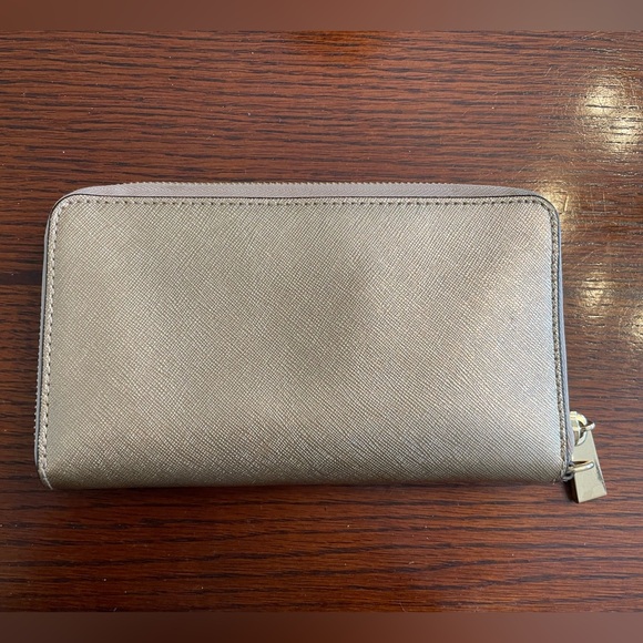 Michael Kors Gold Wallet - Picture 2 of 4